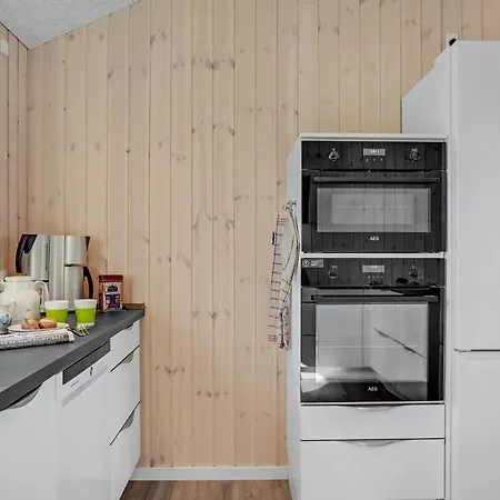 Dom wakacyjny Cozy In With Kitchen Grenå